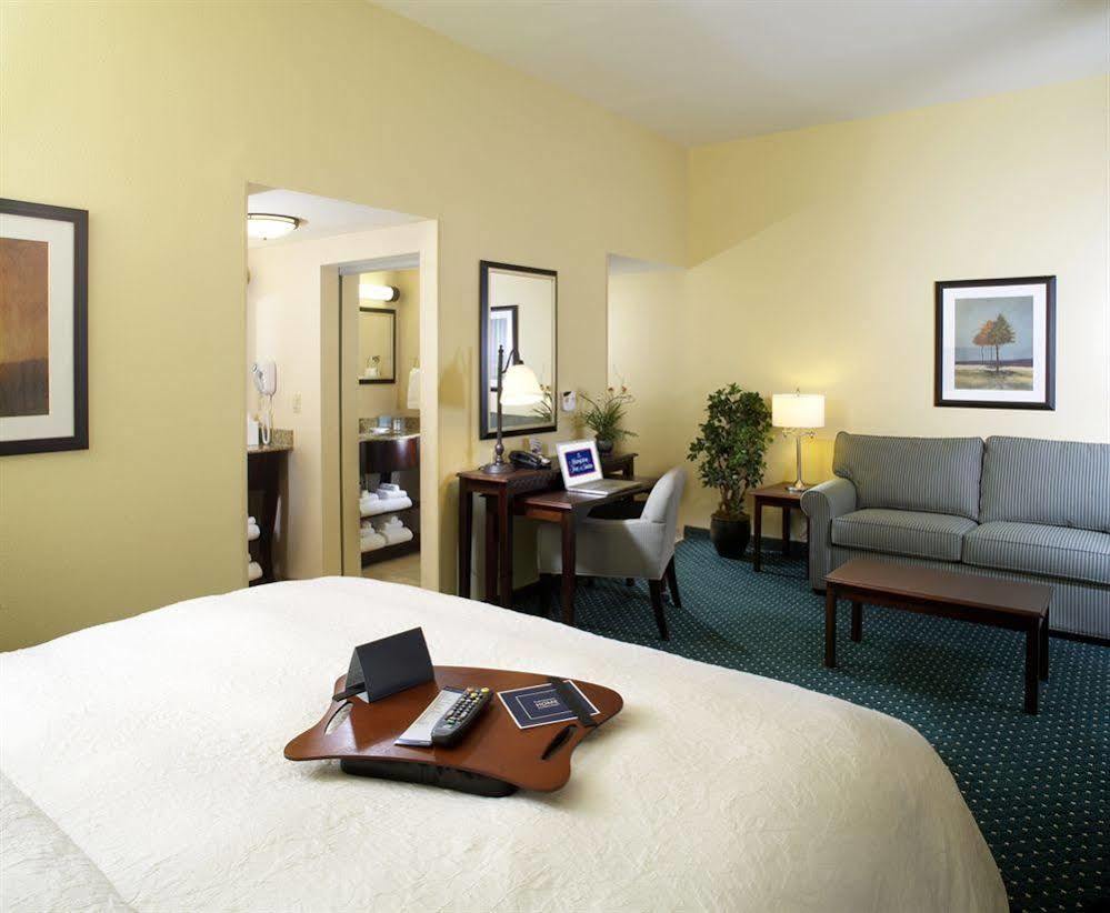 Hampton Inn & Suites Clearwater St Petersburg Ulmerton Road Fl Rum bild